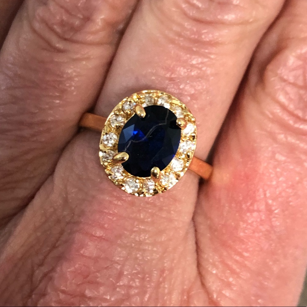Pretty Sapphire Ring - Picture 3 of 6